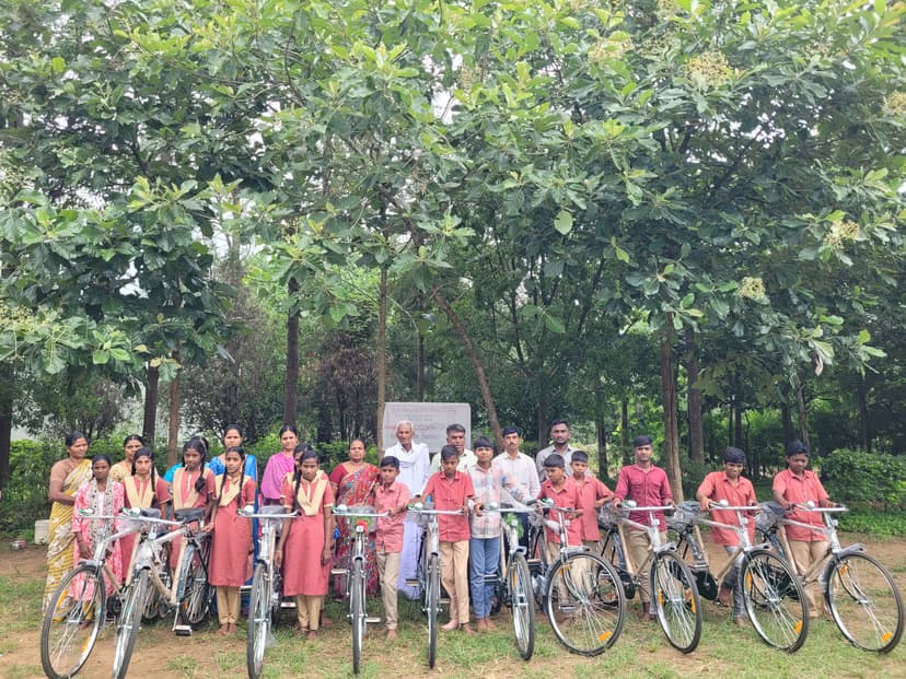 Cycle Bank — students with cycles
